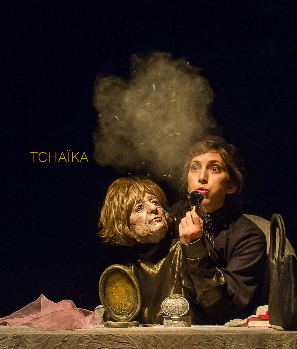 Affiche. Tchaïka. Une adaptation libre de « La Mouette » d|Anton Tchekhov pour une actrice et une marionnette. Un bijou. 2023-01-17